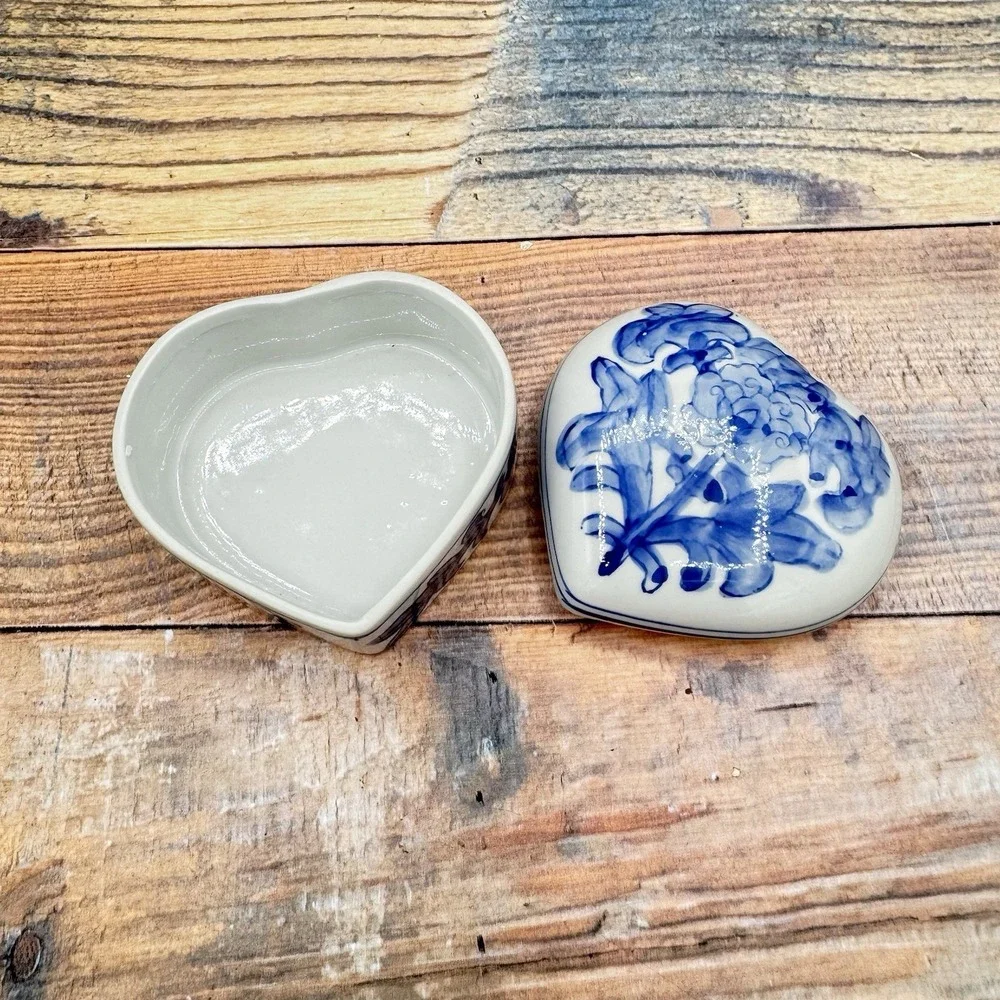 Vintage Blue White Chinoiserie Heart Lidded Flower Trinket Dish Ring Grandmacore